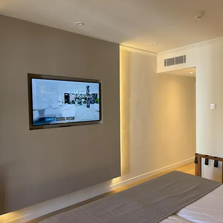 Otel Reveron Plaza 4*