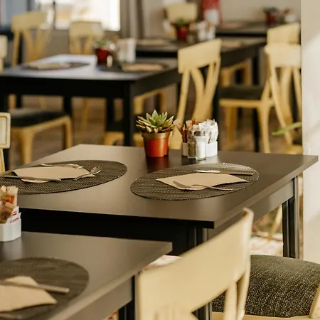 Reveron Plaza Otel