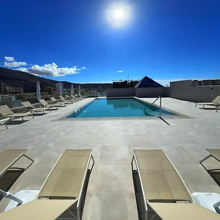 Reveron Plaza 4*