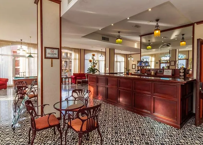 Reveron Plaza Hotel 4*