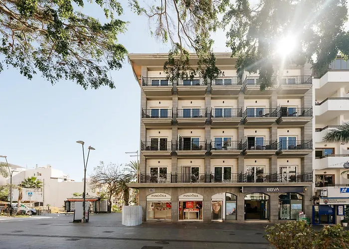 Reveron Plaza Hotel 4*