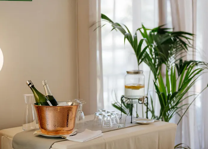 Reveron Plaza Hotel 4*