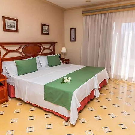 Reveron Plaza Hotel 4*